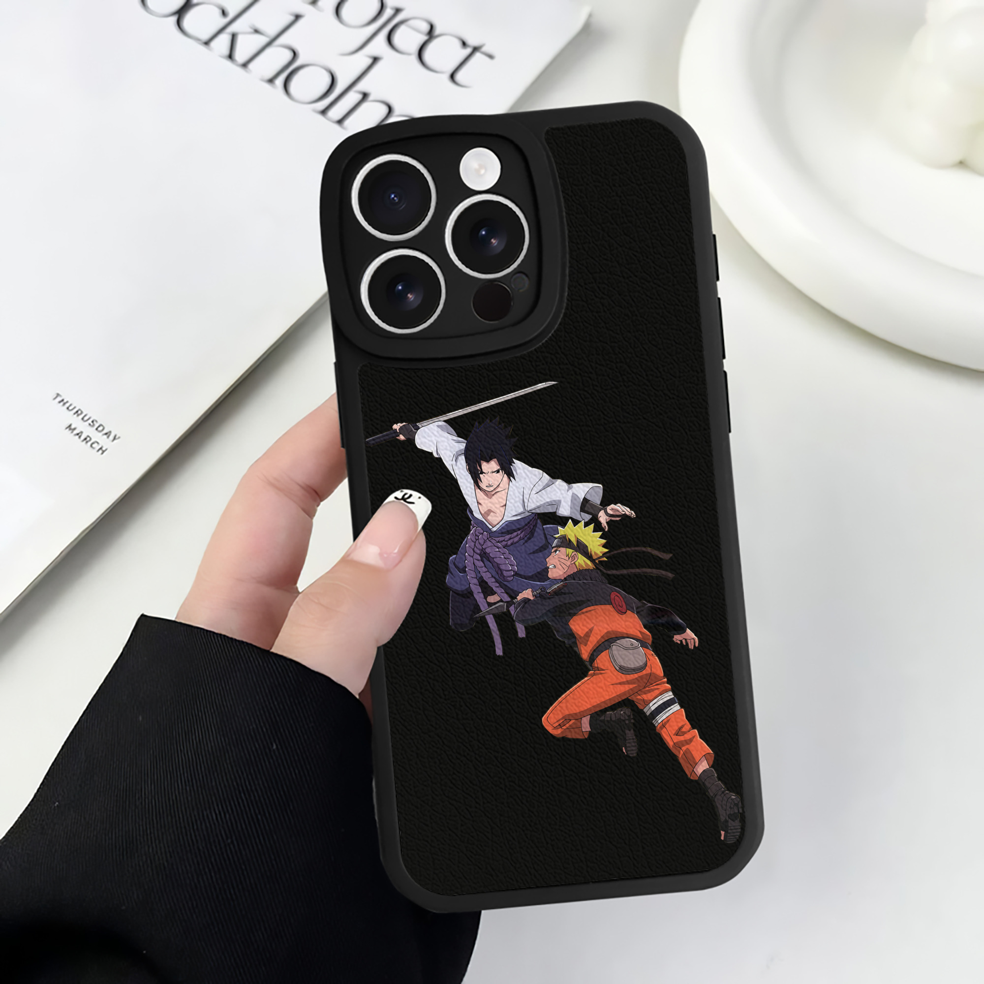 （画像用） NARUTO -ナルト- うちは サスケ Uchiha Sasuke 【iPhone 16シリーズ対応】シリコンスマホケース（レザー調） 材質：シリコン